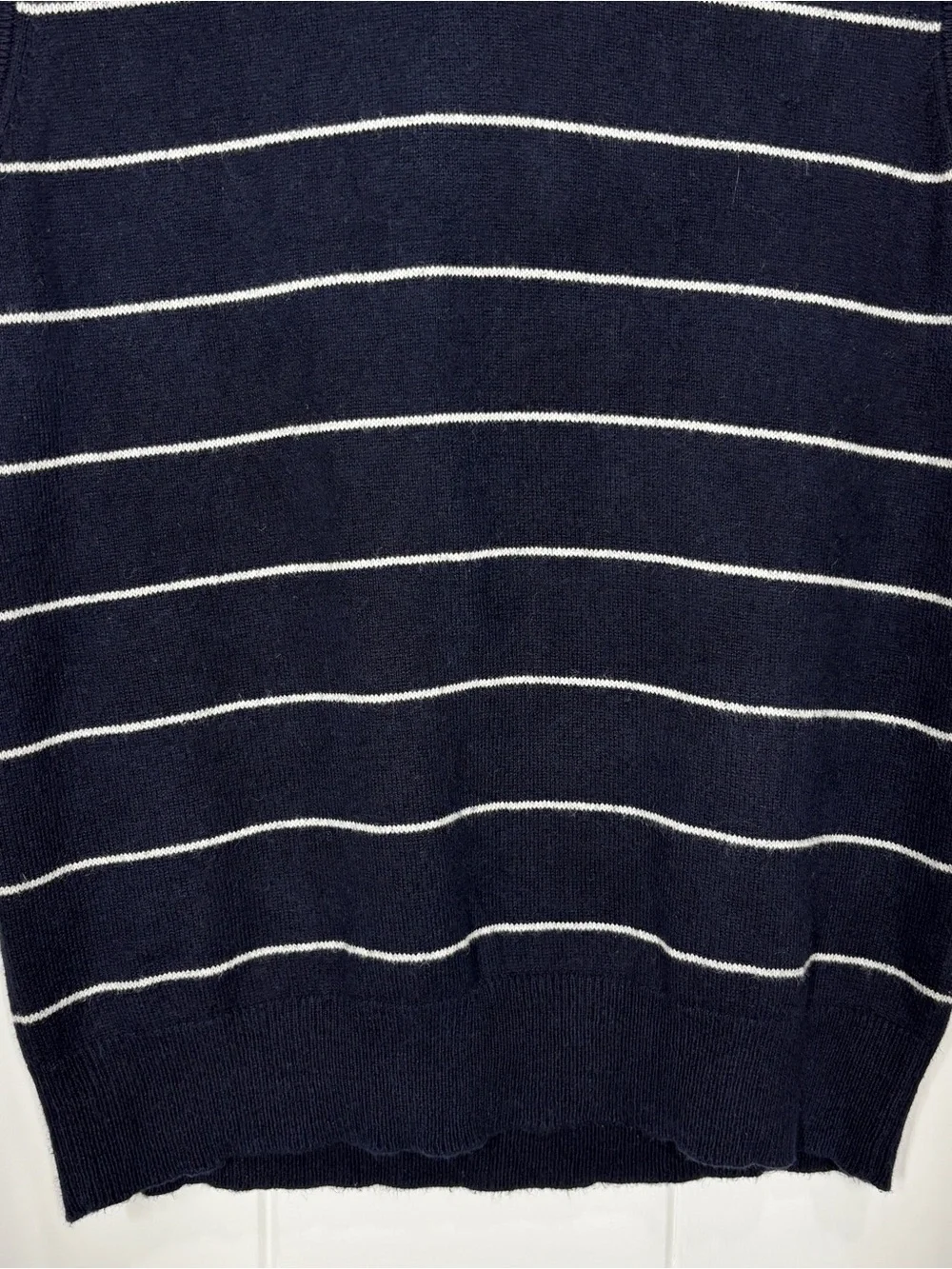 J. Crew Men’s V-Knit Sleeveless Striped Vest Size Small Navy Blue White